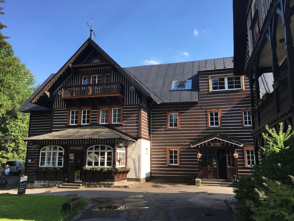 Hotel Tri Ruze Szpindlerowy Młyn Zewnętrze zdjęcie